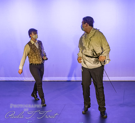 R&AiW-Act1-1-RomeoEnters-008