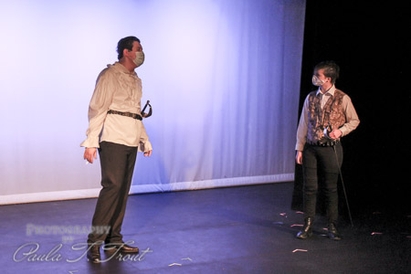 R&AiW-Act1-1-RomeoEnters-022