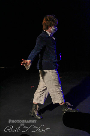 R&AiW-Act1-1-RomeoEnters-029